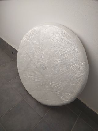 Mesa redonda blanca de plastico