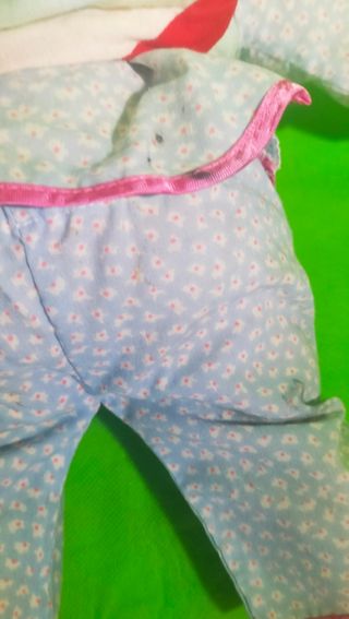 muñeca oriental con bebé.