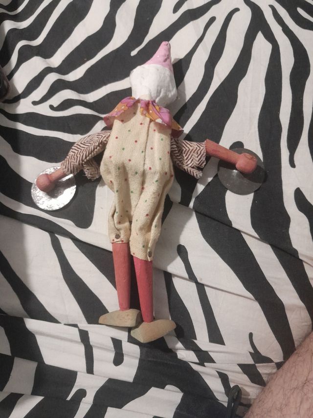 Payaso vintage con platillos