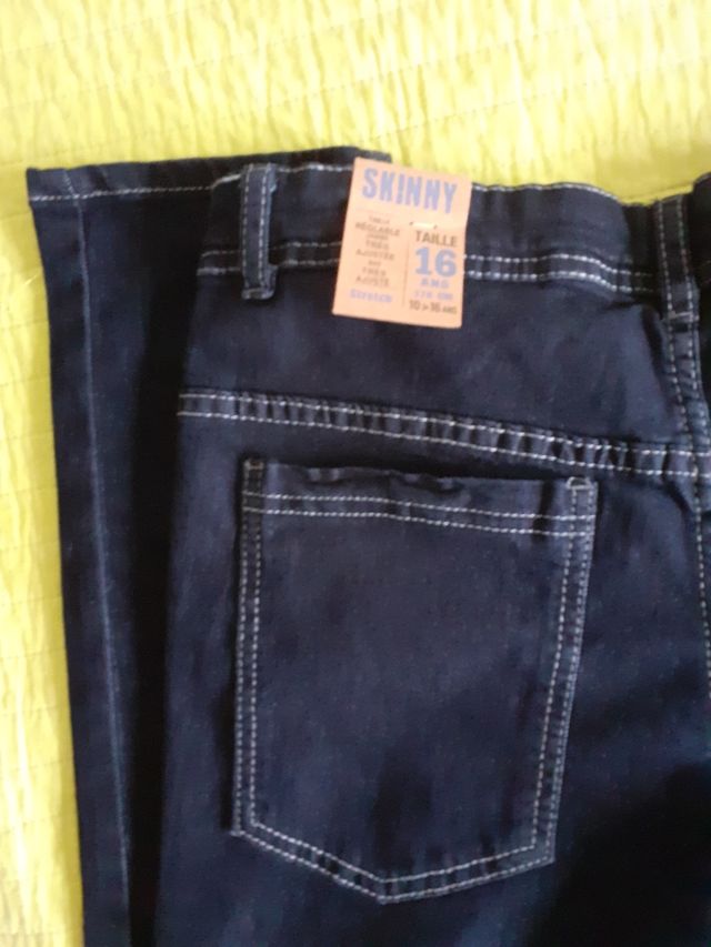 Nuevo. Vaquero talla 16 años