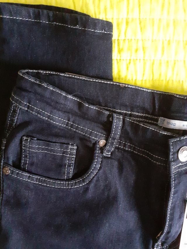 Nuevo. Vaquero talla 16 años