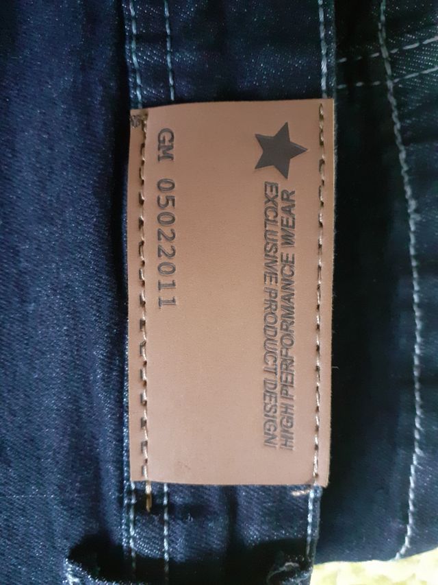 Nuevo. Vaquero talla 16 años