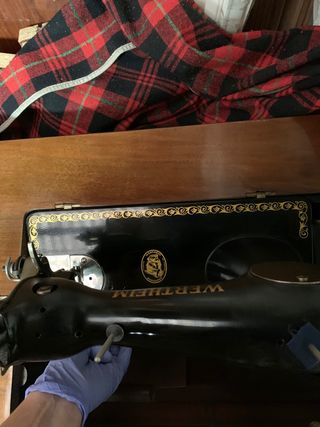 Maquina de coser WERTHEIM