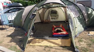 Tienda de campaña familiar