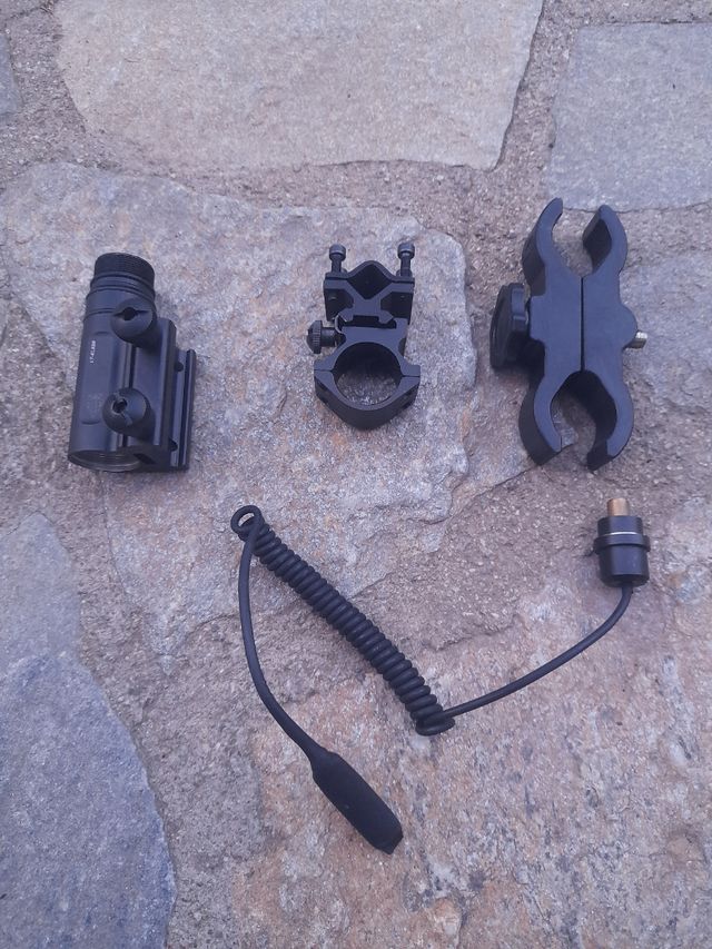 ¡110€ LIQUIDACIÓN! Linterna especial caza