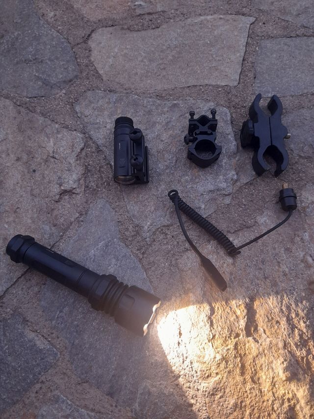 ¡110€ LIQUIDACIÓN! Linterna especial caza