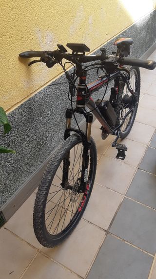bicicleta transformada a eléctrica