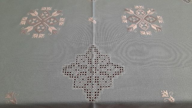 MANTEL BORDADO A MANO