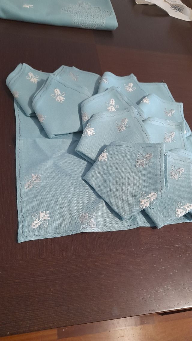 MANTEL BORDADO A MANO