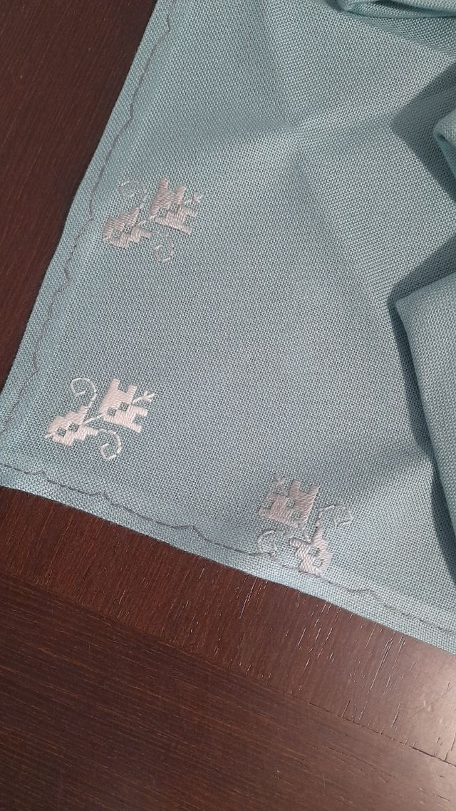 MANTEL BORDADO A MANO