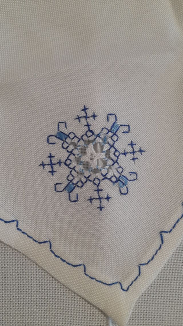 Mantel bordado a mano