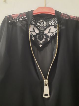 blusa negra transparente com cremallera