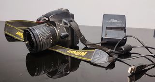 Cámara Nikon D3300 con accesorios