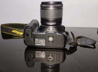Cámara Nikon D3300 con accesorios