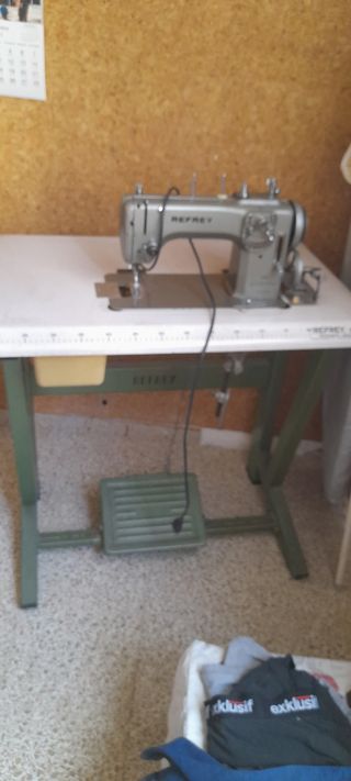 maquina de coser Refrey