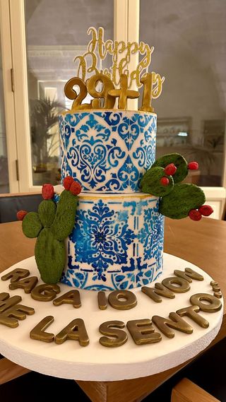 Torta scenografica -torta finta compleanno 30 anni