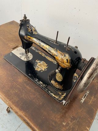 Maquina de coser antigua