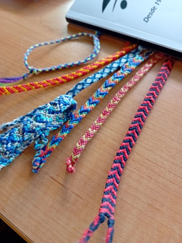 Pulseras de hilos hechas a mano personalizadas
