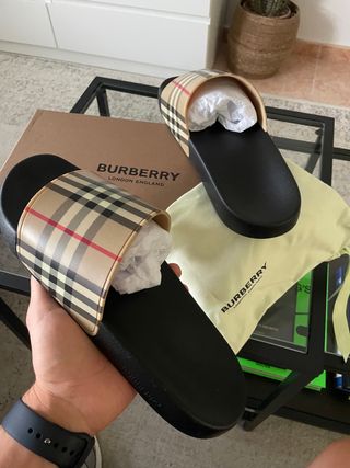 CHANCLAS SLIDES BURBERRY A ESTRENO