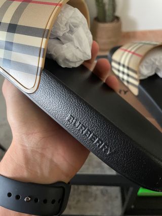 CHANCLAS SLIDES BURBERRY A ESTRENO