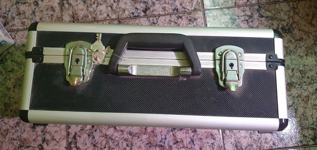 Maletín aerografo y compresor.