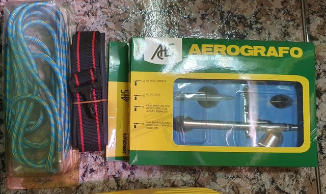 Maletín aerografo y compresor.