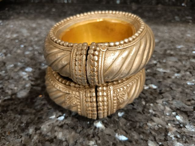 2 braccialetti indiani originali in ottone