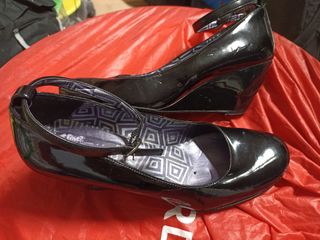 Zapatos de vestir, zapatillas, manoletinas