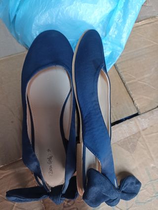 Zapatos de vestir, zapatillas, manoletinas