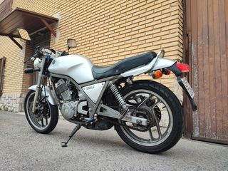 Yamaha SRX 600 café racer