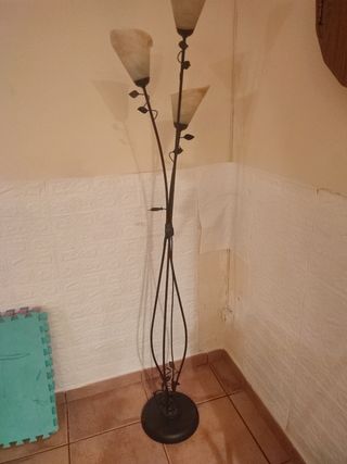 Lampara forja de pie