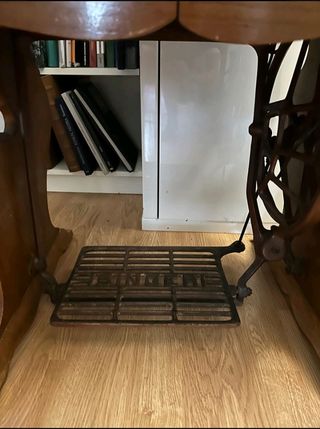 Maquina de coser Singer con mueble