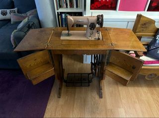 Maquina de coser Singer con mueble