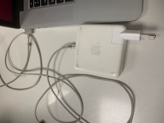 MacBook Pro 15" Retina + Airpods de regalo.