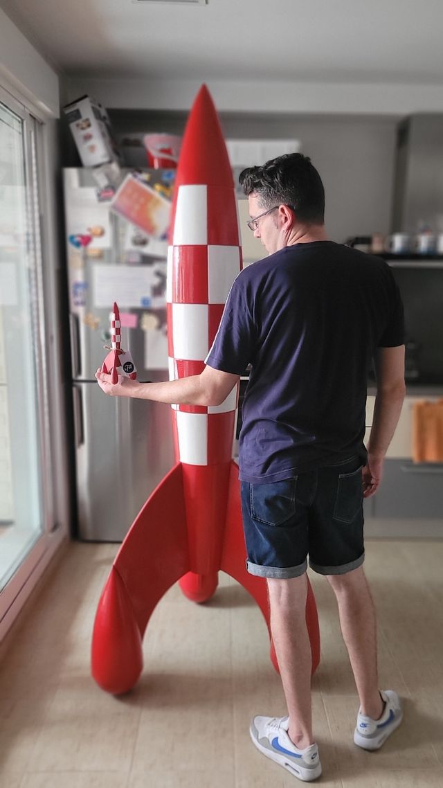 Cohete de Tintín de gran tamaño.