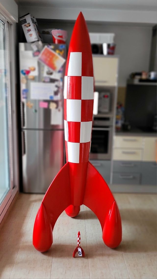 Cohete de Tintín de gran tamaño.