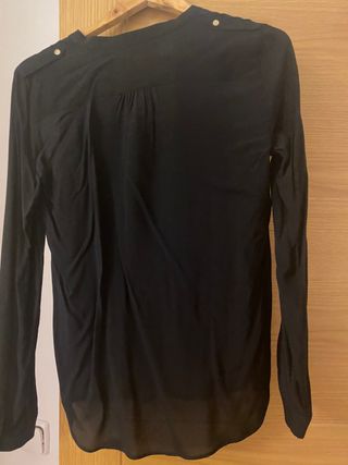 camisa basica negra con delantera abierta 