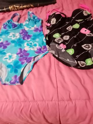 2 Bañadores en buen estado.