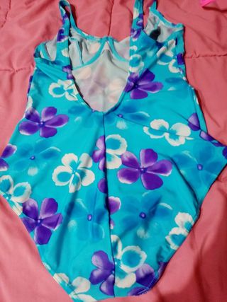 2 Bañadores en buen estado.