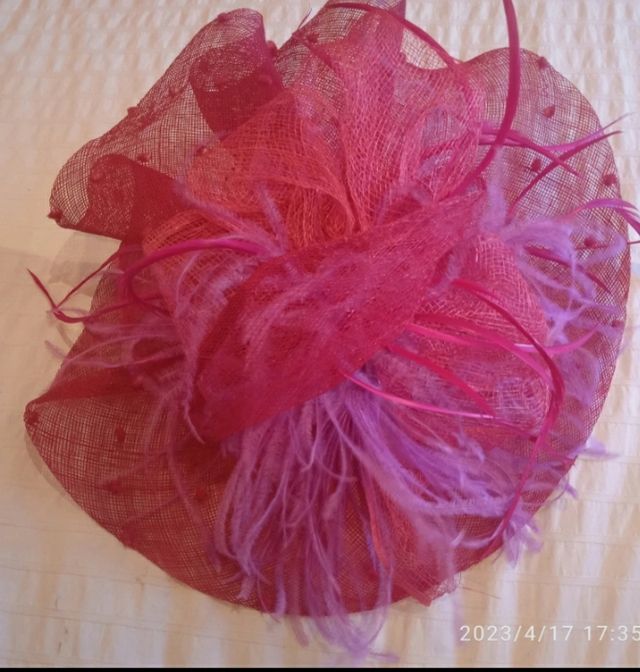 BODA. Gran tocado fucsia y lila