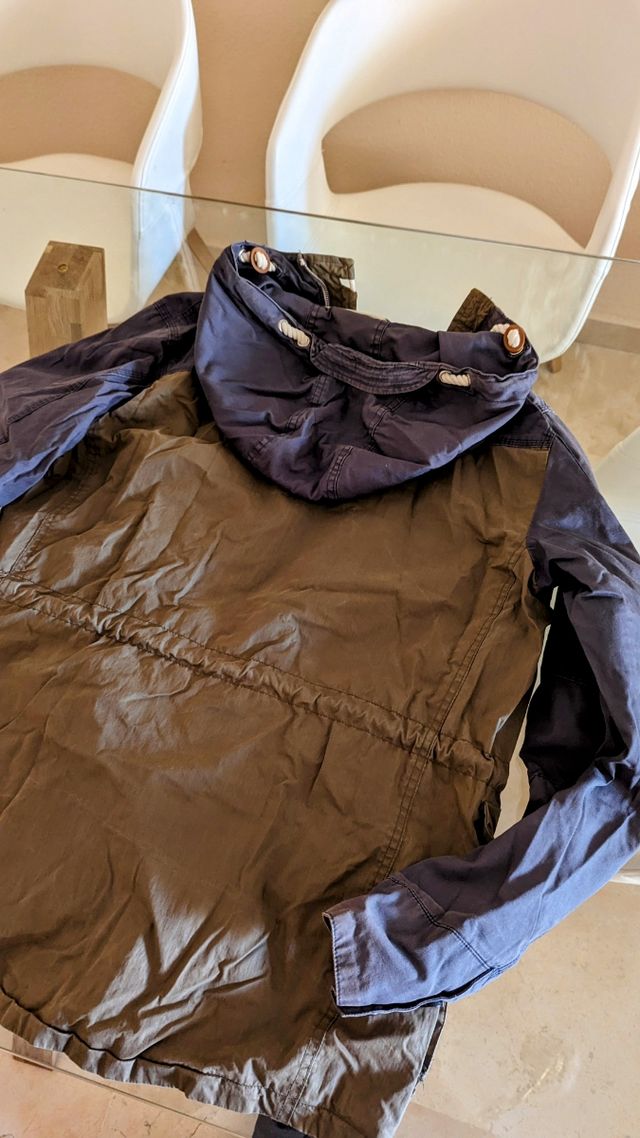 Chaqueta larga/trenca/parca pull&bear.