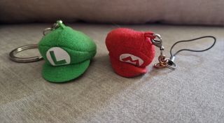 Llaveros gorra mario y luigi