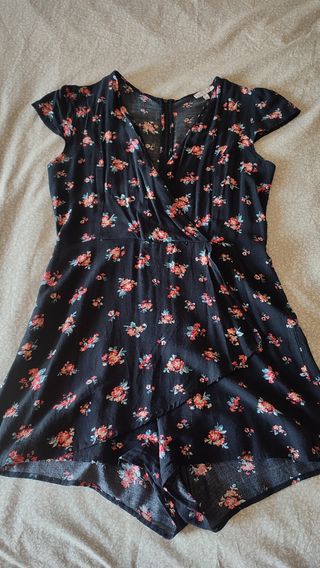 Mono negro corto flores