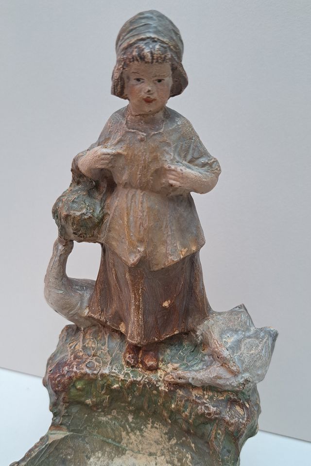 Antigua figura de terracota, primer cuarto del sig