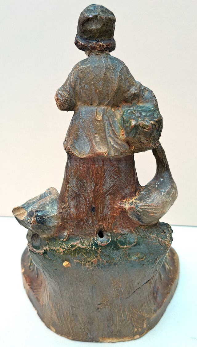 Antigua figura de terracota, primer cuarto del sig