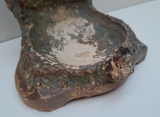 Antigua figura de terracota, primer cuarto del sig