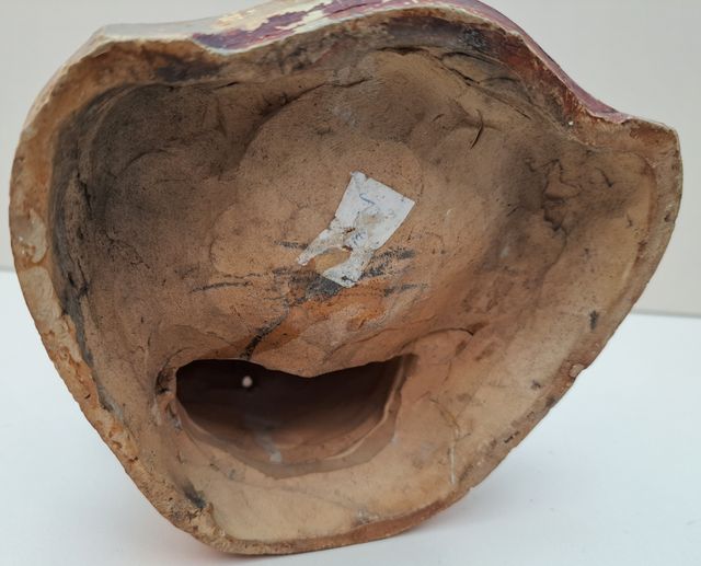 Antigua figura de terracota, primer cuarto del sig