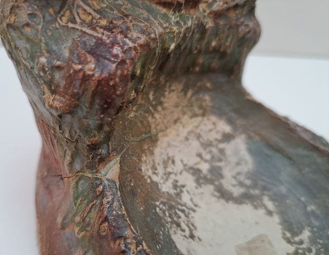 Antigua figura de terracota, primer cuarto del sig