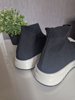 Zapatillas Zara n°42 con un día de uso