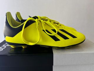 Botas fútbol Adidas.  Seminuevas, buen estado
